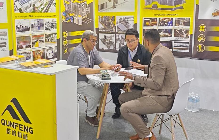 阿尔及利亚展会客户洽谈.png